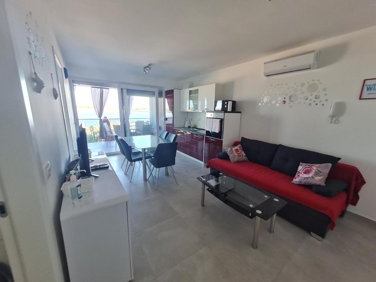 Apartmani Zdrijac 宁 外观 照片