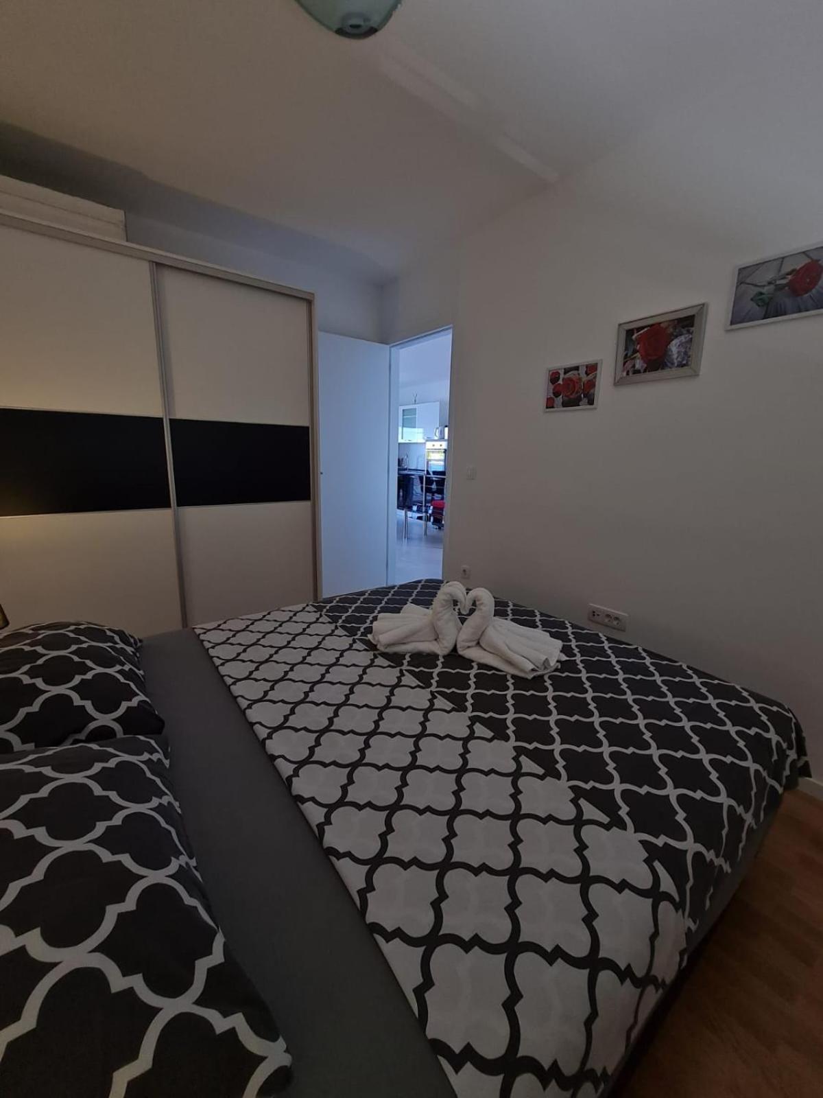 Apartmani Zdrijac 宁 外观 照片