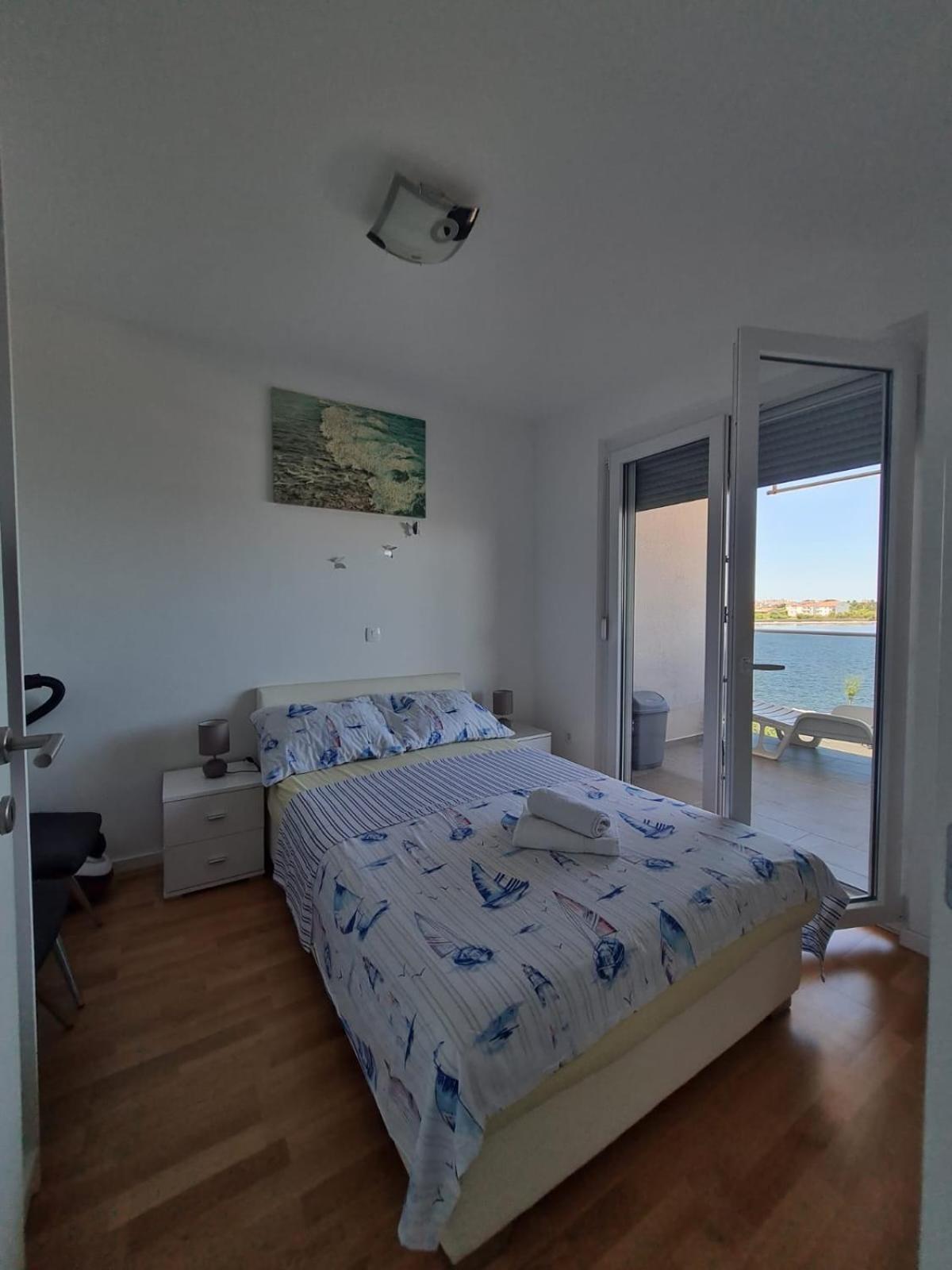 Apartmani Zdrijac 宁 外观 照片