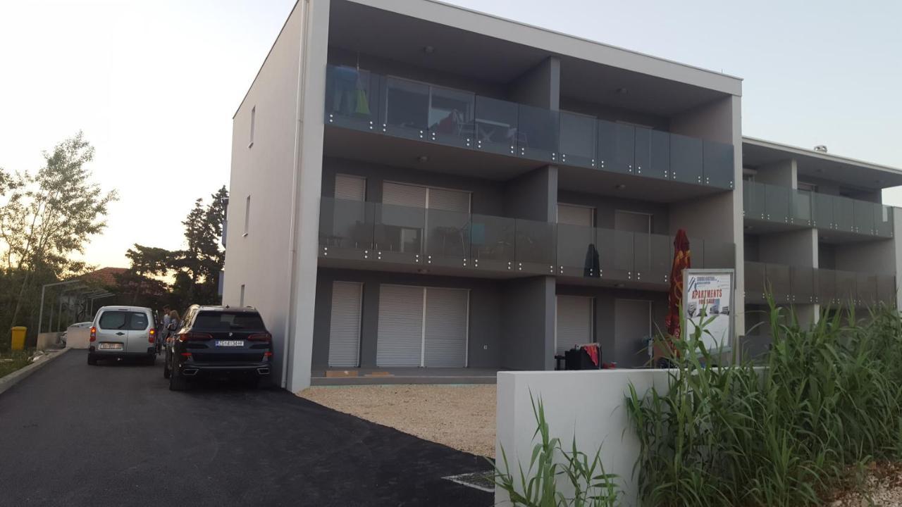 Apartmani Zdrijac 宁 外观 照片