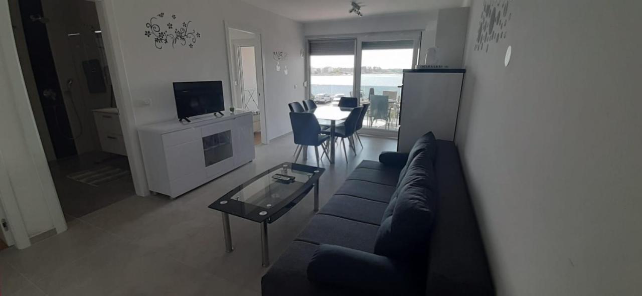 Apartmani Zdrijac 宁 外观 照片